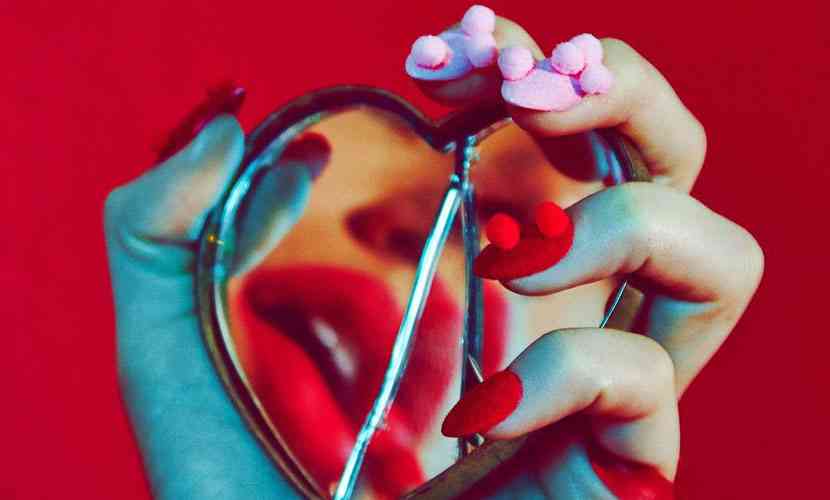 unghii cu pompoane mici