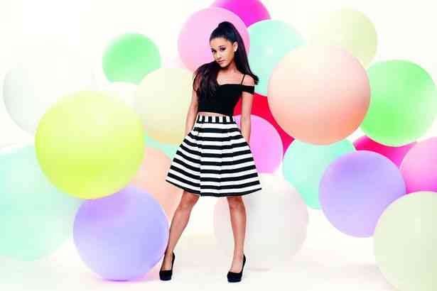 Ariana-Grande-Lipsy