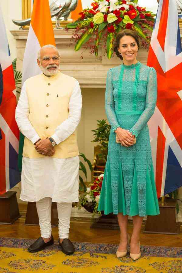 kate middleton-tinuta acvamarin