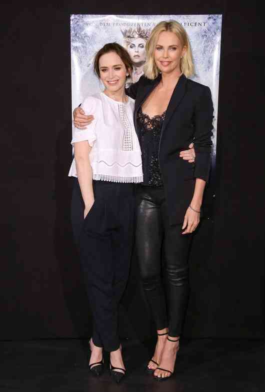 stil charlize theron emily blunt
