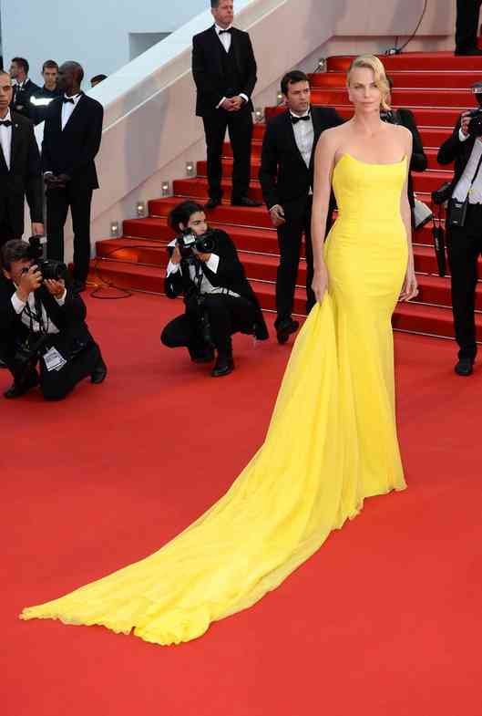 tinuta charlize theron