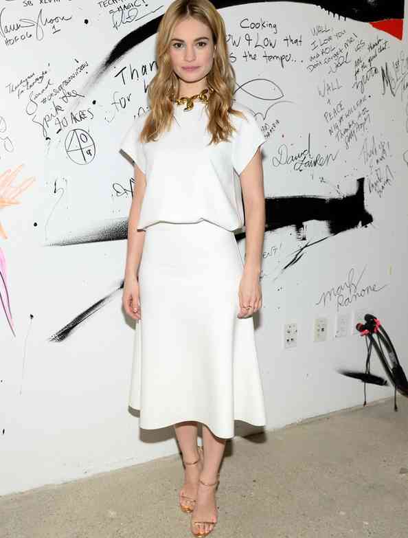 tinuta minimala lily james