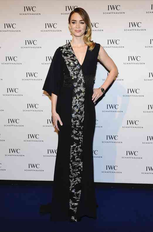 tinuta neagra emily blunt