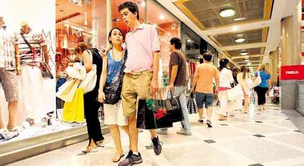 barbati la cumparaturi