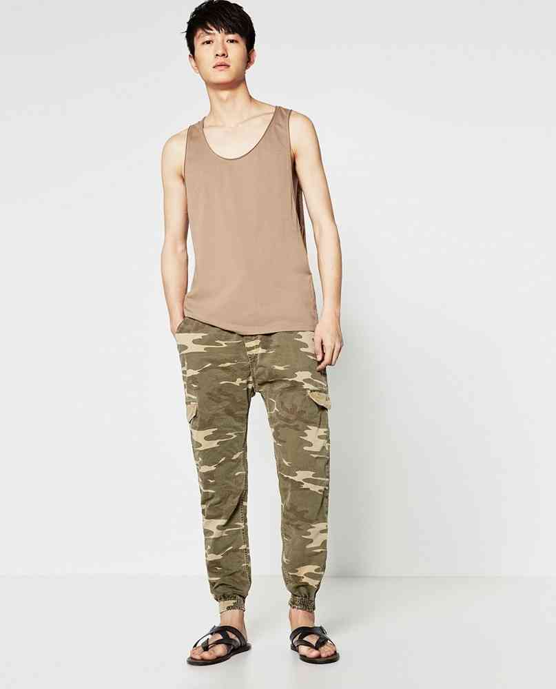 pantalon cargo imprimeu camuflaj