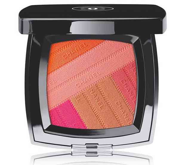 aplicare fard obraz vara