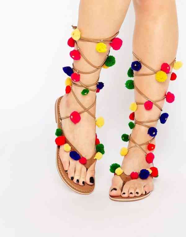 sandale pompoane colorate