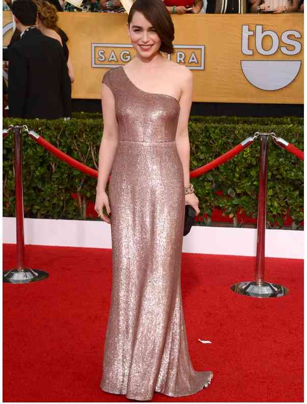 tinuta stralucitoare emilia clarke