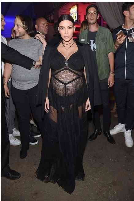 tinuta transparenta kim kardashian