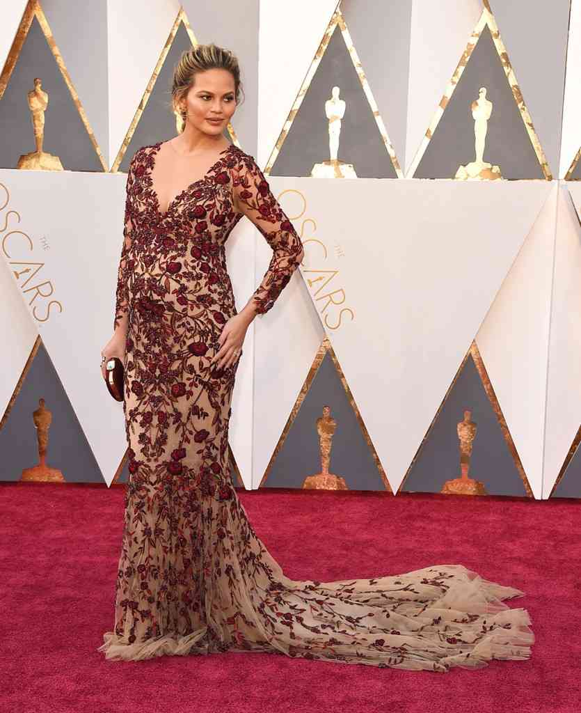 chrissy teigen tinuta marchesa