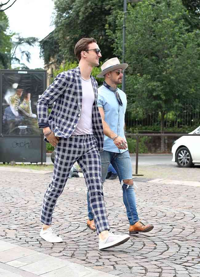 costum barbati vara carouri