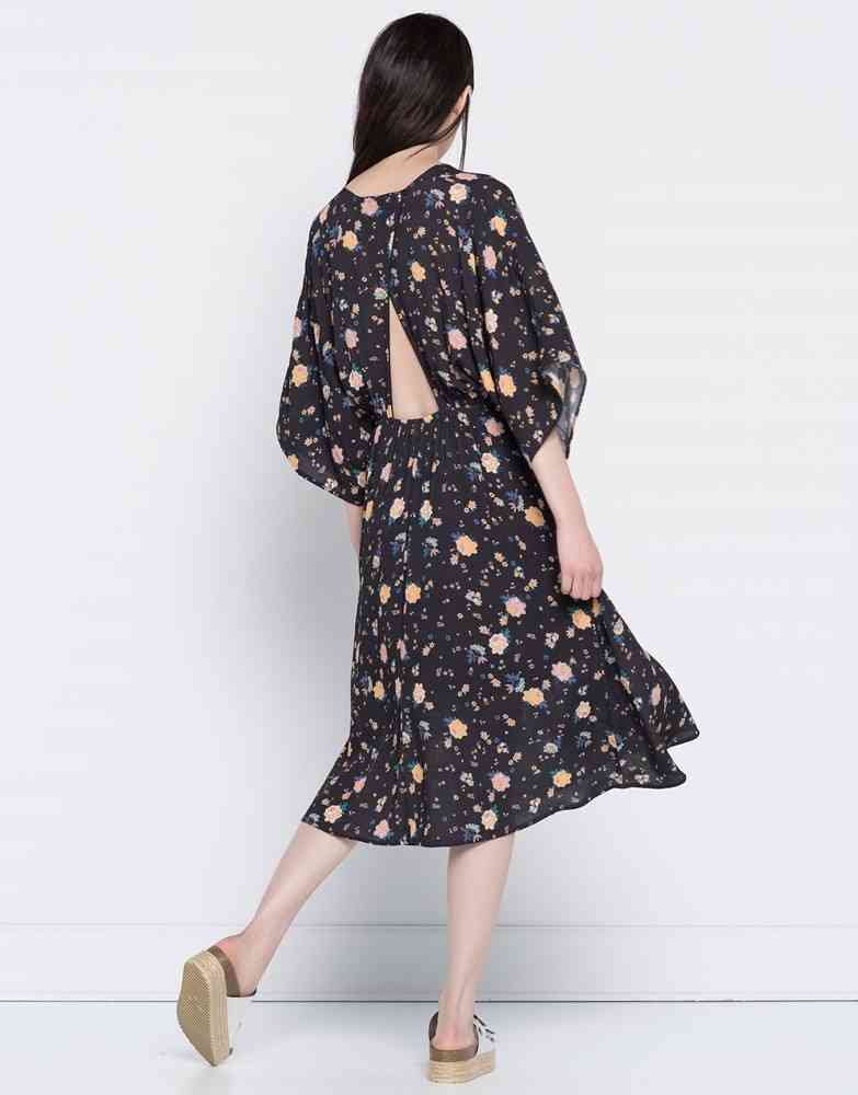 rochie decoltata la spate