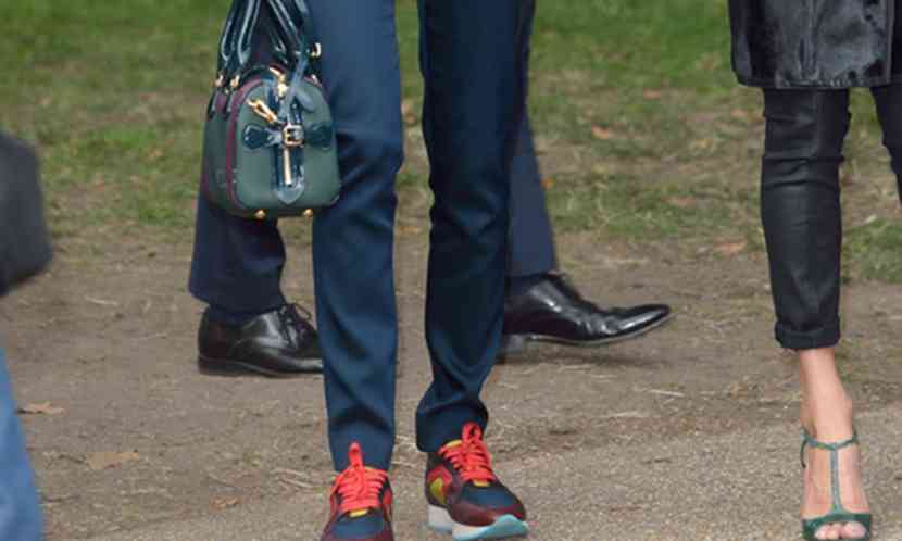 cara delevigne eleganta cu adidasi