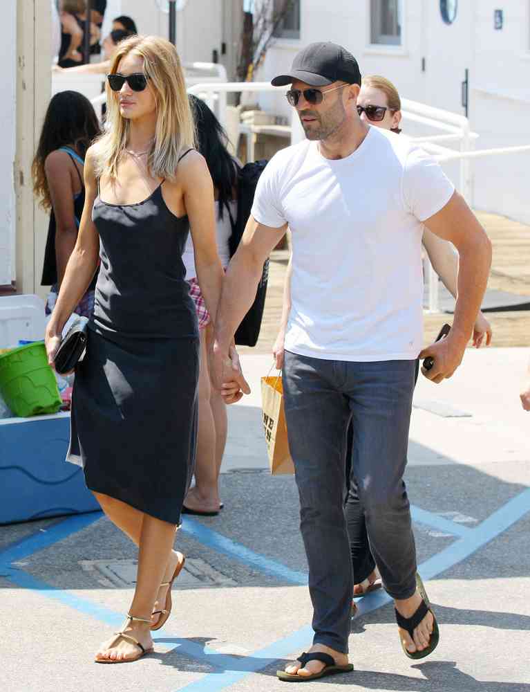 jason_statham tinuta culoare simpla