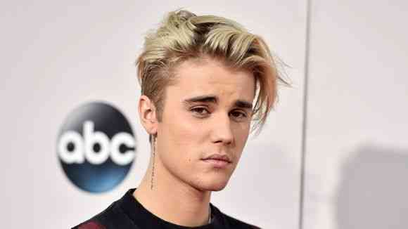Forever 21 lansează o linie de îmbrăcăminte în colaborare cu Justin Bieber