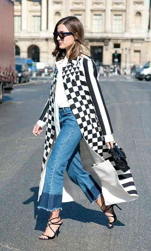 pantaloni kick flare