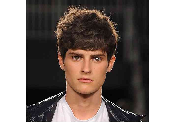 coafura breton retro