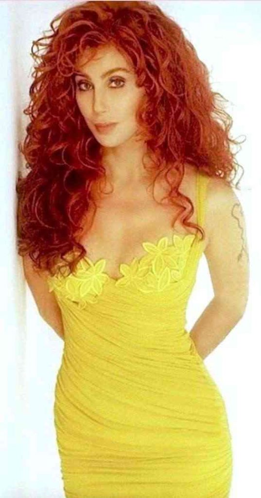 cher-cu-rochie-galbena