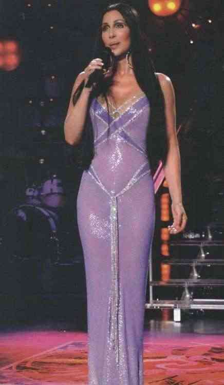 cher-cu-rochie-stramta