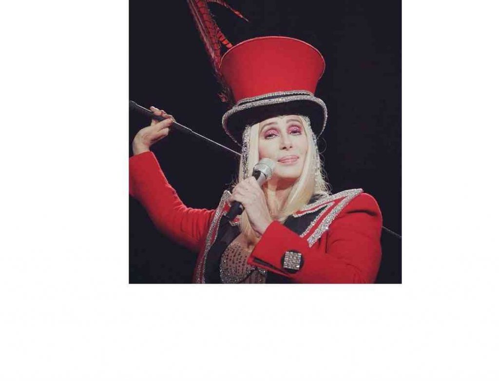 cher-tinuta-circ