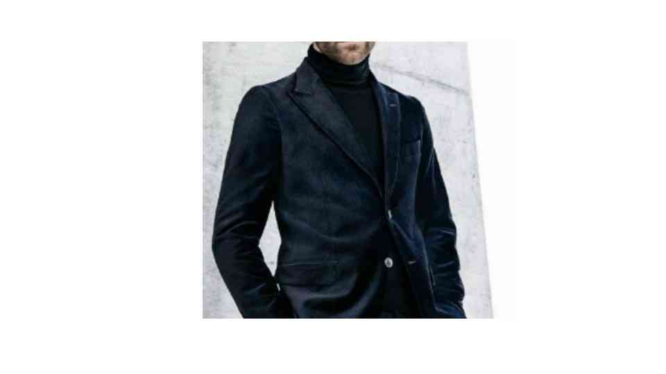 costum-albastru-catifea-reiata