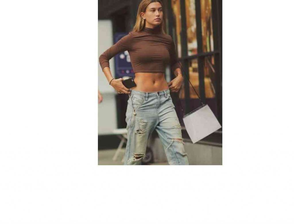 hailey-baldwin-crop-top