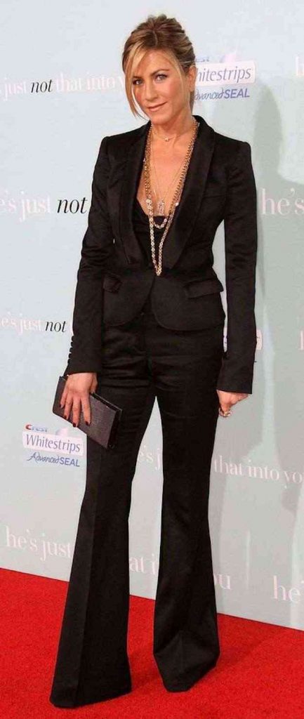 jennifer-aniston-cu-costum