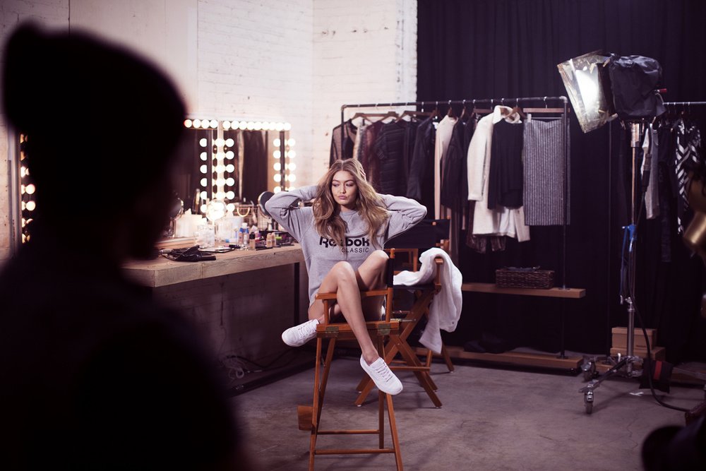 Reebok lansează o campanie de adidași de primăvară / vară cu Gigi Hadid