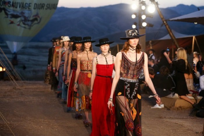Colecția Dior Resort 2017 a fost prezentată în deșertul californian