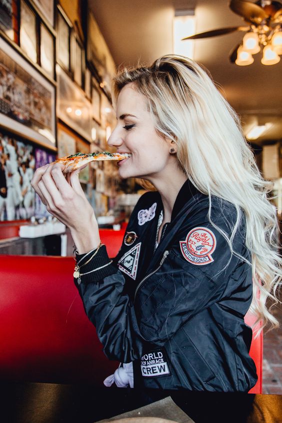 Jachete bomber la modă