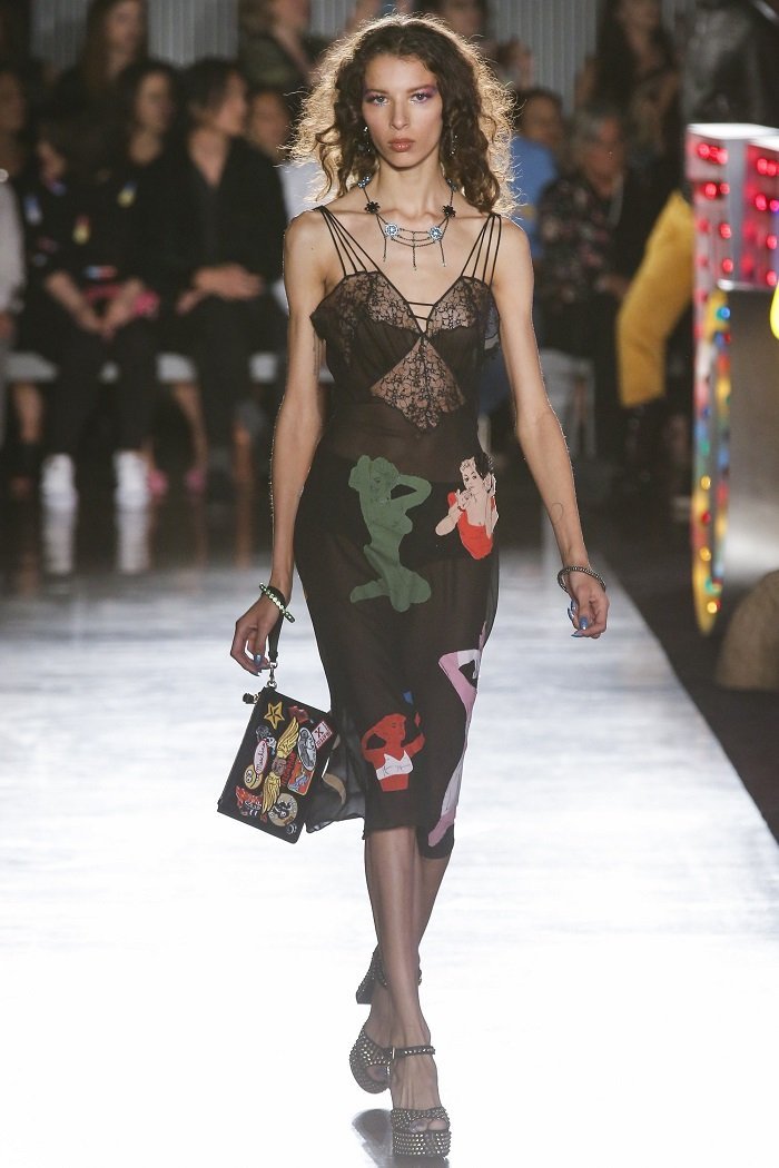 Colecția Moschino Resort 2018