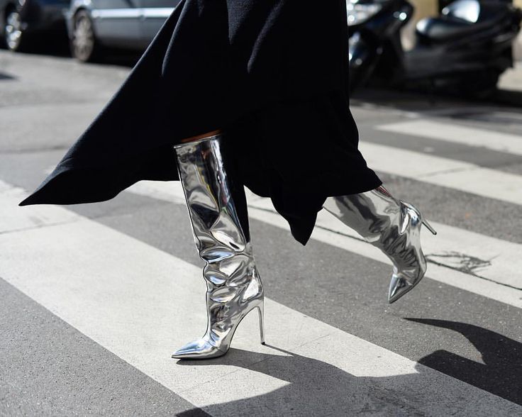 Trend alert: cizmele metalice sunt un must-have in aceasta toamna