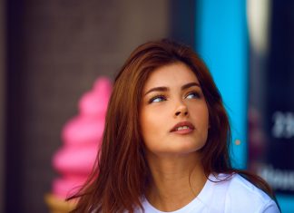 Care sunt cele mai la moda culori pentru fardul de sprancene?