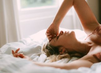 9 trucuri de frumusete pentru a te simti SUPER SEXY cand esti goala