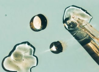 Poate uleiul de ricin sa-ti creasca cu adevarat parul?