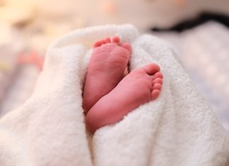 Alegerea hainelor pentru nou-născut, o provocare pentru părinți
