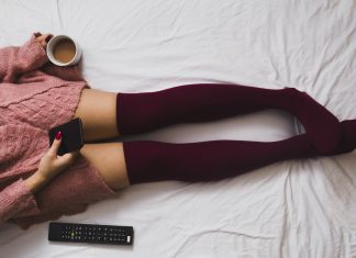 Șosete lungi peste genunchi: un accesoriu must-have pentru ținutele tale de sezon