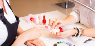 Vrei să ai succes în industria beauty din Bucuresti? Înscrie-te la cursuri de manichiură-pedichiură și învață secrete de la profesioniști!