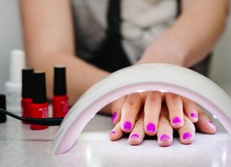 Cum sa faci unghii cu gel in cativa pasi, conform AskAI
