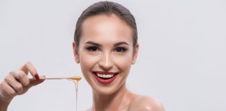 Top 6 moduri incredibile de a folosi mierea pentru pielea uscata