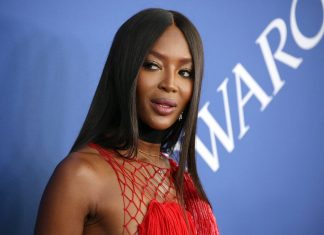 O expozitie care exploreaza cariera de succes a modelului Naomi Campbell