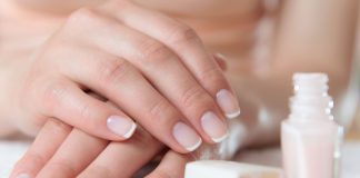 Manichiura frantuzeasca acasa: sfaturi pentru un rezultat profesionist