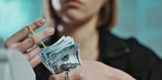 5 obiceiuri pentru a va imbunatati relatia cu banii