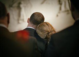 Importanta sprijinului si al respectului pentru o persoana aflata in faza de doliu