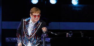 Stilul vestimentar fabulos al lui Elton John care l-a ajutat sa devina o legenda