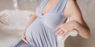 Cum să alegi rochia de maternitate perfectă pentru fiecare trimestru de sarcină