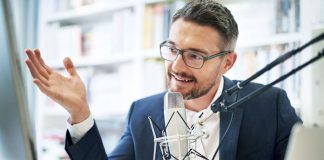 Cum alegi cel mai bun microfon pentru podcasting și streaming?