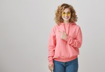 Cum să alegi hanoracul perfect pentru un stil casual și confortabil